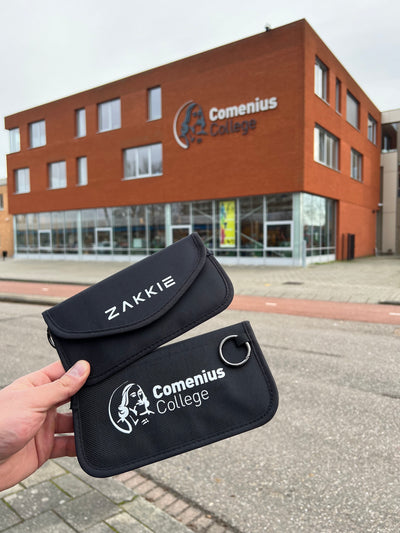 ’t Zakkie bedrukt voor Comenius College voor het schoolgebouw
